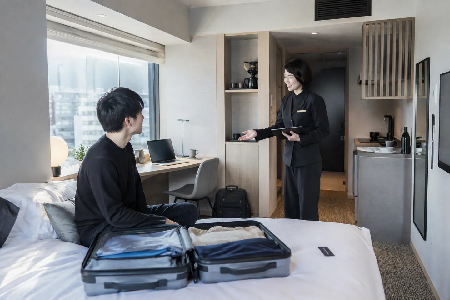 Langganan tinggal bulanan di jaringan hotel · Gambar buatan AI