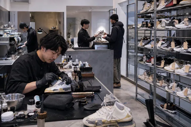 Dịch vụ vệ sinh và phục hồi giày thể thao chuyên nghiệp